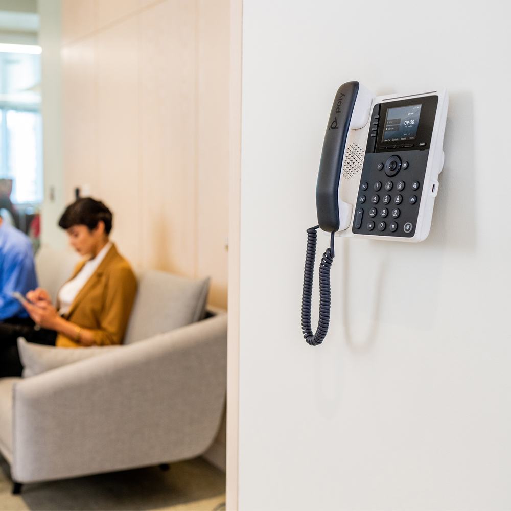 Teléfono IP Poly Edge E220