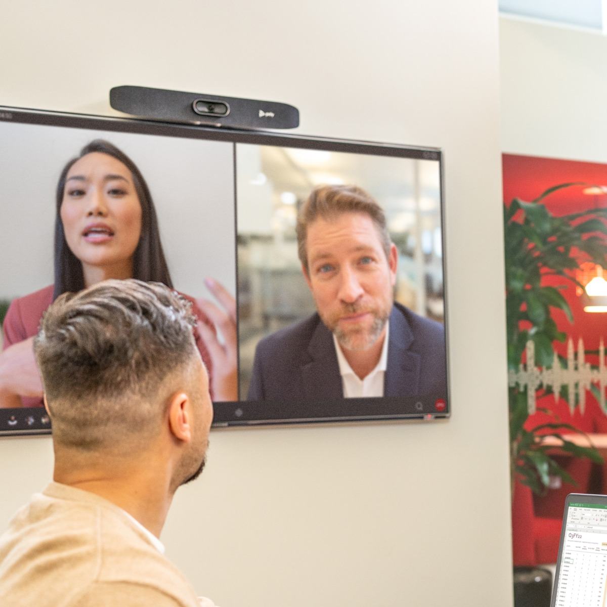 Barra de vídeo USB Poly Studio R30